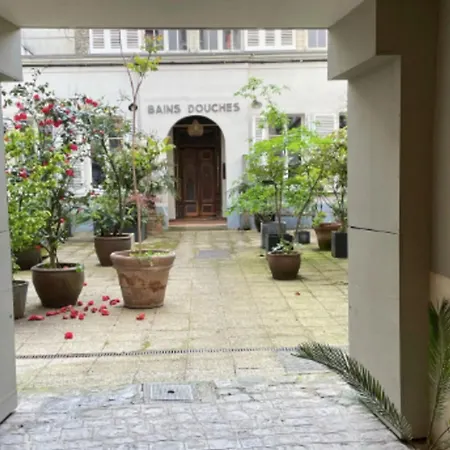 Bright And Charming 40 M Apartment Paris